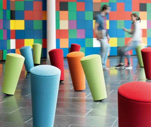 Wilkhahn-Sitze aus dem Stand Up-Programm in verschiedenen Farben