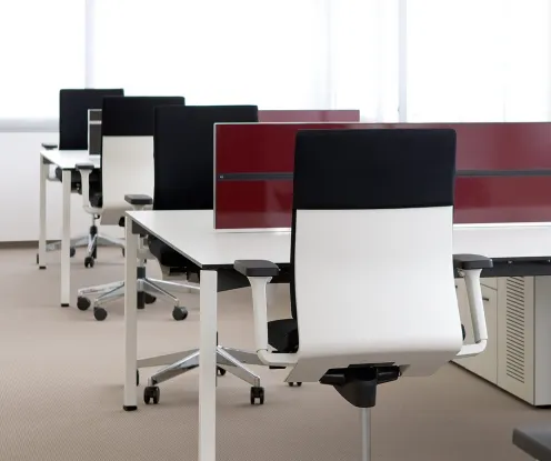 Wilkhahn-Stühle aus dem Programm Neos in einem Büro