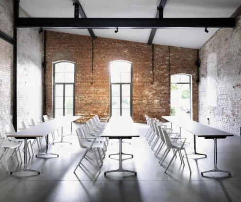 Wilkhahn-Sitze aus dem Programm Aula in einem Klassenzimmer