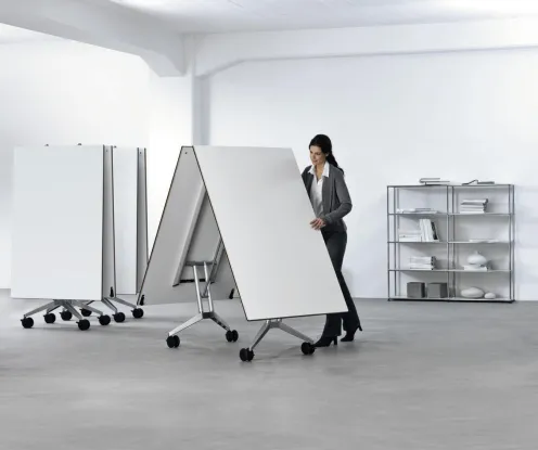 Wilkhahn-Tisch aus dem Programm Confair geklappt