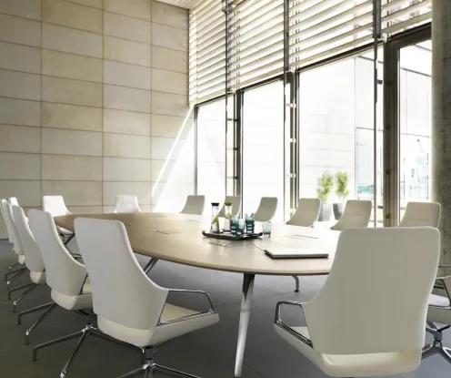 Wilkhahn-Tisch aus dem Programm Graph in einem Konferenzraum