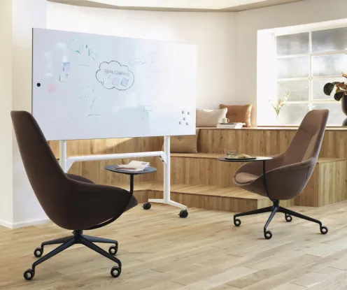 Wilkhahn-Stühle aus dem Programm Yonda Lounge und der Tisch aus dem Programm Timetable