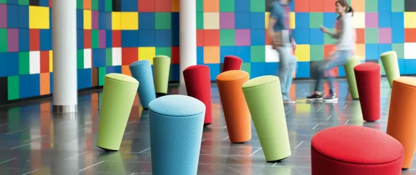 Wilkhahn-Sitze aus dem Stand Up-Programm in verschiedenen Farben