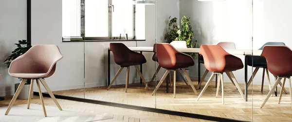 Wilkhahn-Stühle Yonda in Rot, Orange und Grau