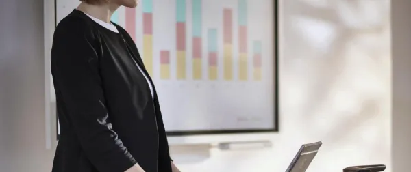 Die variablen Elektrifizierungsmöglichkeiten des Confair Power Servers von Wilkhahn