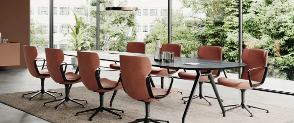 Wilkhahn-Sitze aus dem Programm Intra in einem Besprechungsraum