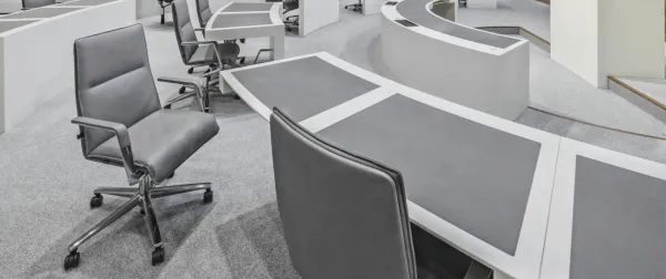 Wilkhahn-Sitze aus dem Programm Sola in einem Konferenzraum