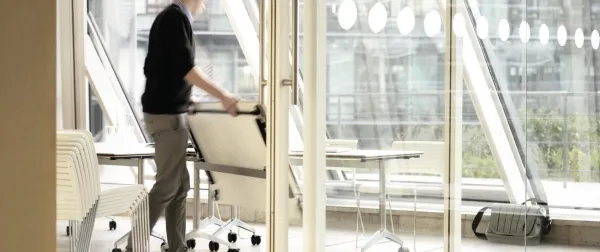 Wilkhahn-Tisch aus dem Programm Timetable geklappt