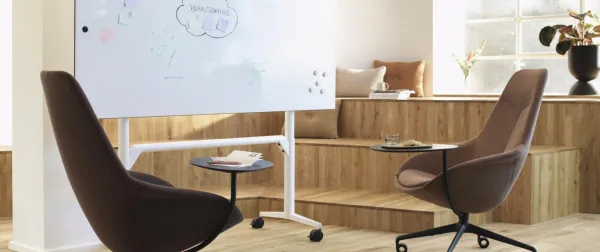 Wilkhahn-Stühle aus dem Programm Yonda Lounge und der Tisch aus dem Programm Timetable