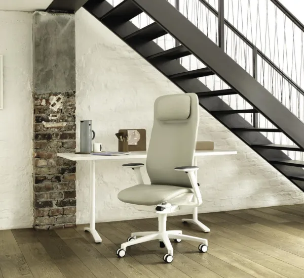 Wilkhahns Sitze aus dem AT-Programm in Weiss