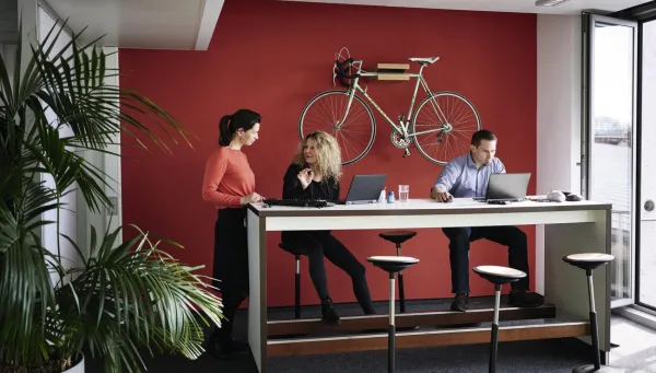 Wilkhahn-Stitz-Stühle in einem Coworking Space