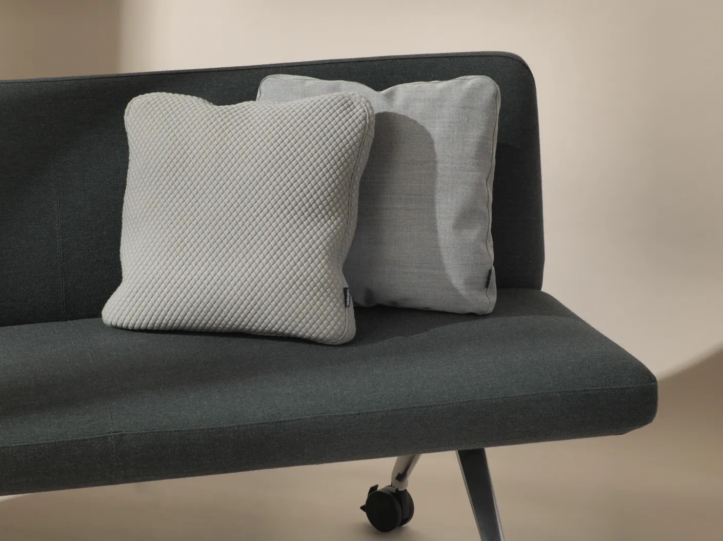 Wilkhahn Insit Soft Seating Sofa mit Kissen