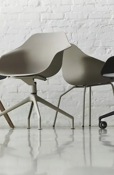 Wilkhahn Yonda-Stühle mit verschiedenen Fussgestellen