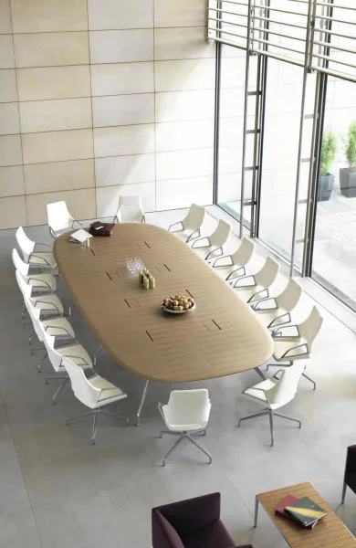 Wilkhahn-Tisch aus dem Programm Graph in einem Konferenzraum