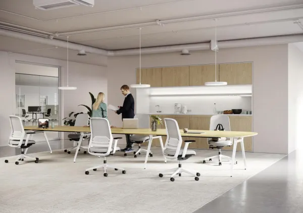 Wilkhahn Me Stühle in einem Büroraum