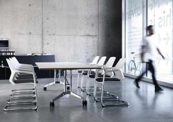 Wilkhahn-Sitze aus dem Programm Metrik in einem Konferenzraum