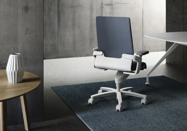 Wilkhahn-Sitze aus dem Programm ON in Blau und Weiss