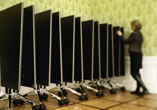 Wilkhahn-Tisch aus dem Programm Confair geklappt