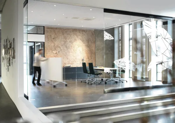 Wilkhahn-Tisch aus dem Programm Timetable geklappt