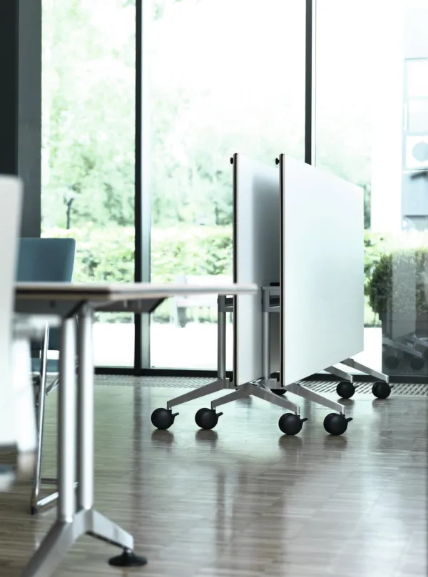 Wilkhahn-Tisch aus dem Programm Timetable geklappt